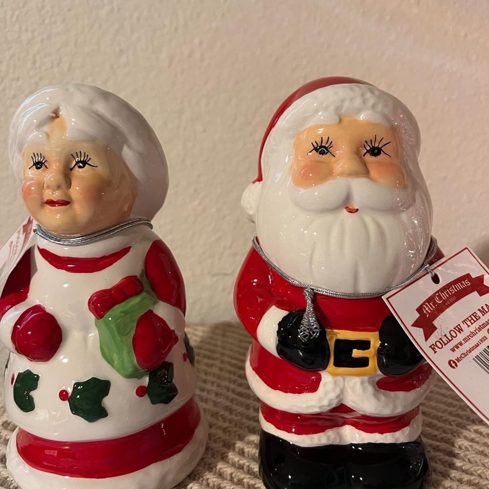 Mr. Christmas from QVC, Santa and Mrs. Claus salt and pepper shakers brand new
